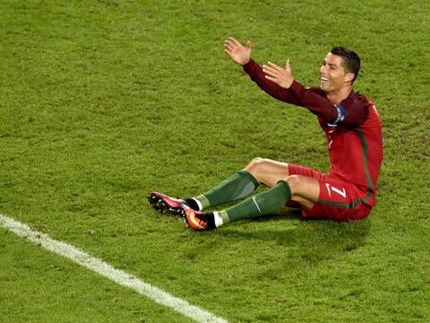 Cristiano Ronaldo alcanza a su maestro Figo