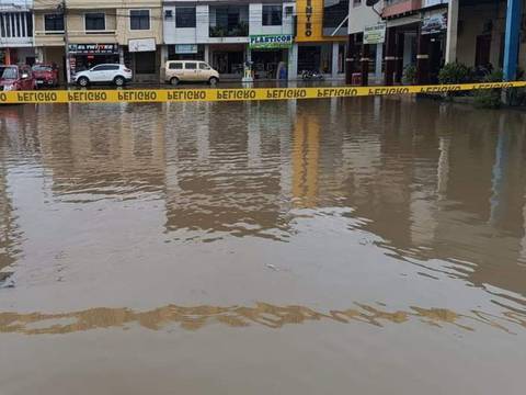 Lluvia causa inundaciones en Santa Ana, Manabí  