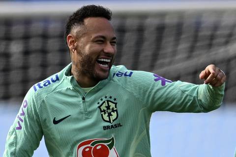 A Neymar lo persiguen las controversias: una húngara pide a la justica de Brasil prueba de paternidad del astro para su hija de 10 años