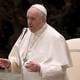 El papa Francisco pide rezar por los trabajadores sanitarios que han mostrado su valor en pandemia