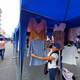 “Andaba de ambulante con la ropa en armadores por todo el centro”: Cristina Mero, una de las 900 comerciantes que participa en el corredor Navideño en la Bahía de Guayaquil