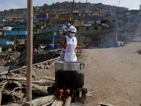 Miles de familias peruanas recurren a ollas comunes para sobrellevar nueva cuarentena por el COVID-19