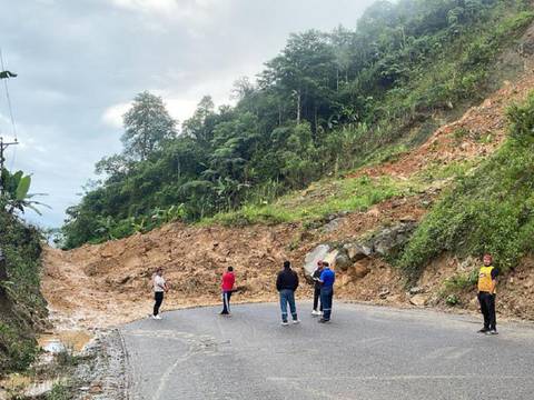 Tramo de la vía Cuenca-Girón-Pasaje está cerrado al tránsito por deslizamiento 