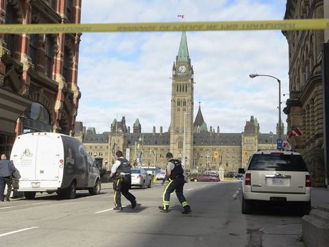 Tiroteo en parlamento canadiense deja dos muertos
