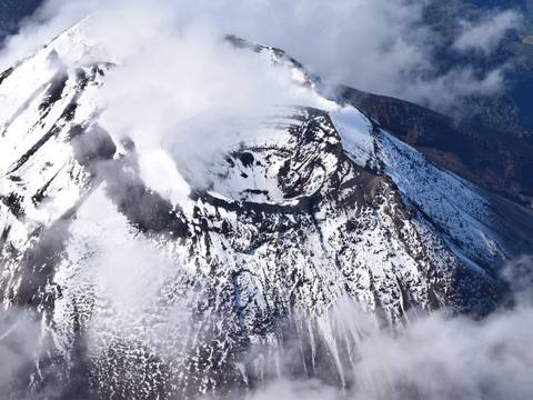 No existe potencial colapso de flanco en el volcán Tungurahua, asegura el Instituto Geofísico