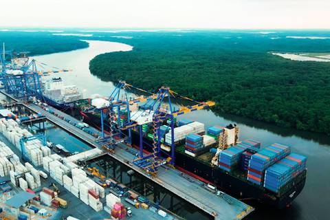 El Kota Peony, el buque más grande de la naviera Pacific International Lines, arribó al Terminal Portuario de Guayaquil  