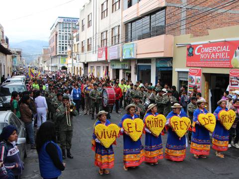 Pase del Niño Rey de Reyes recorre 20 cuadras del centro de Riobamba