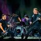 Metallica reedita su ‘Black Album’ y colabora con Miley Cyrus y Juanes (entre otros). Sus seguidores reaccionan con un ‘¡no!’