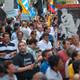 Dos multitudes se concentraron en calles céntricas de Guayaquil