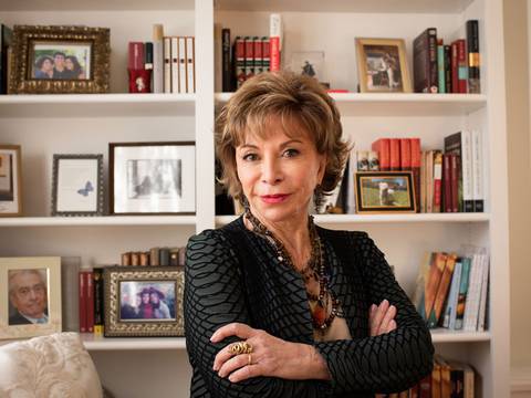 "Se calcula que para abril podrían haber 400.000 muertos y entretanto Donald Trump está jugando golf": Isabel Allende analiza la "división ideológica" de Estados Unidos