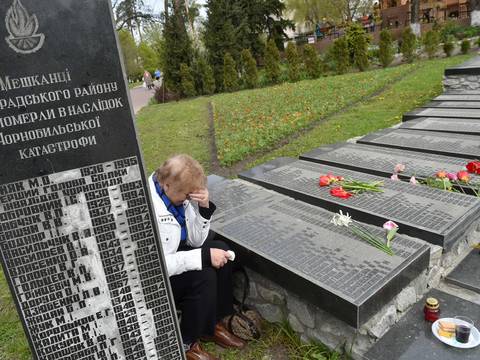 "Estas heridas no cicatrizan", dice Petro Poroshenko en aniversario de la catástrofe de Chernóbil