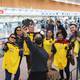 El aeropuerto de Guayaquil vive ambiente  futbolero con cánticos, banderas y camisetas de hinchas que inician sus periplos hacia Qatar