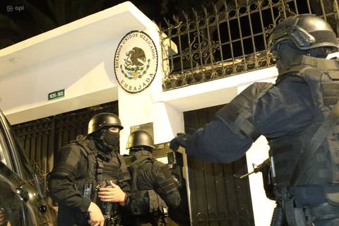 Policía saca a Jorge Glas de la Embajada de México en Quito