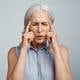 Los 2 síntomas que avisan de un derrame cerebral silencioso pero muchos confunden con el  envejecimiento