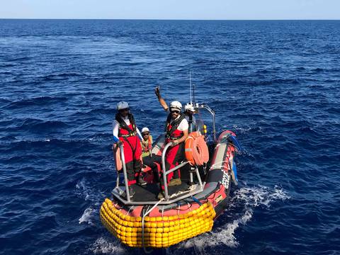 Barco humanitario francés rescata a 85 migrantes en el Mediterráneo 