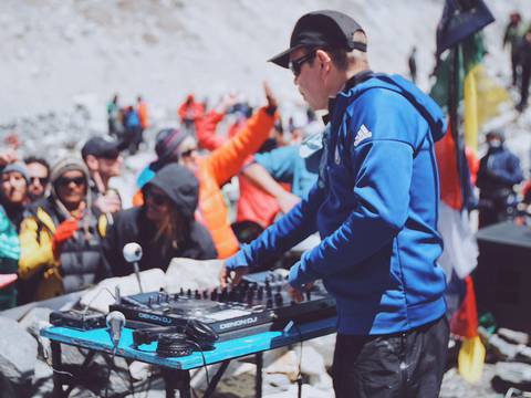 DJ animó en el Everest "la fiesta más alta de la Tierra"