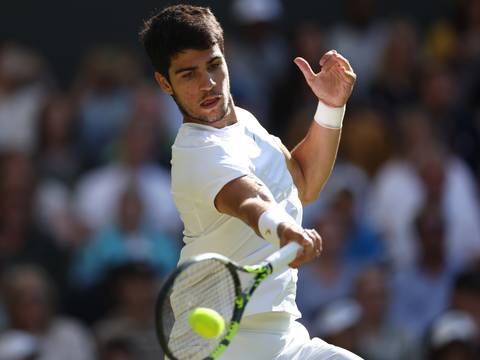 Carlos Alcaraz clasifica a su primera semifinal de Wimbledon y lo espera Daniil Medvedev