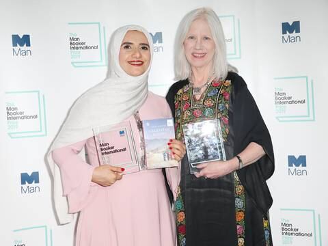 Una omaní, orgullo de su país tras ganar principal premio de literatura en inglés