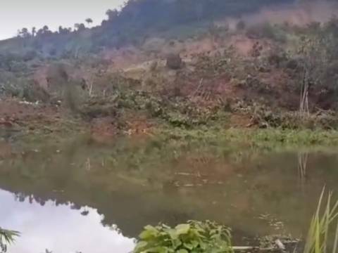 Deslizamiento de tierra se registra en el sector de Tabuche, en Esmeraldas