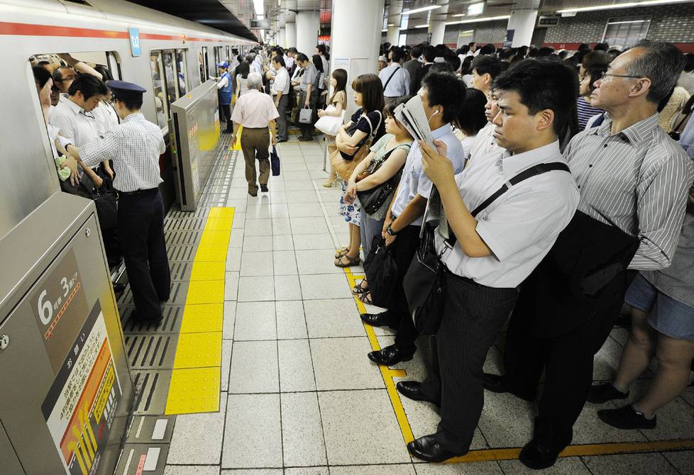 Top 67+ imagen metro en japon hora pico