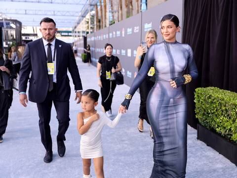 Kylie Jenner comparte rara foto de su bebé con su hija Stormi