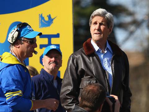 John Kerry conversó con Guillaume Long para reforzar oferta de ayuda a Ecuador