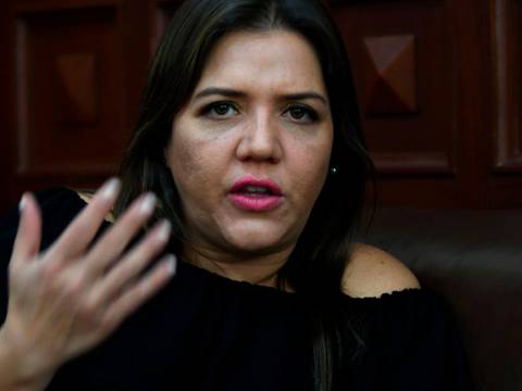 Fiscalía solicitó fecha para audiencia de formulación de cargo contra María Alejandra Vicuña y otras once personas por el presunto delito de falsificación y uso de documento falso
