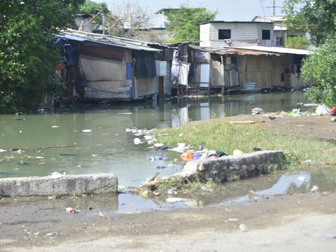 Cuerpo de joven fue encontrado maniatado y flotando en estero de Guayaquil