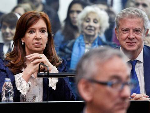 Empieza juicio por corrupción contra Cristina Fernández
