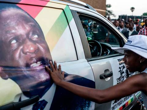 Emmerson Mnangagwa reemplaza a renunciante Robert Mugabe en Zimbabue