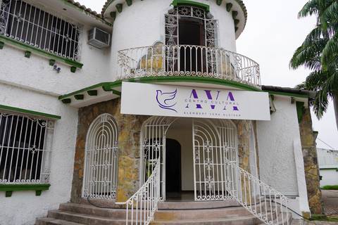 Centro Cultural  Alembert Vera Alcívar  abrió sus puertas en el tradicional barrio del Centenario, sur de Guayaquil