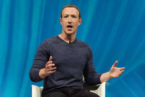Por qué Mark Zuckerberg quiere ‘infligir dolor’ a Apple