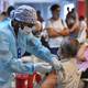 Vacunación en Latinoamérica cumple 100 días entre retrasos y lentitud
