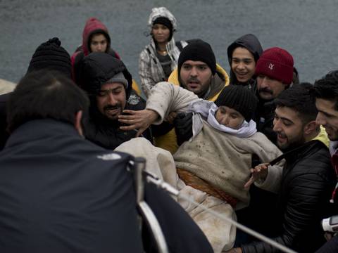 Refugiados sin paso: Macedonia cerró su frontera con Grecia