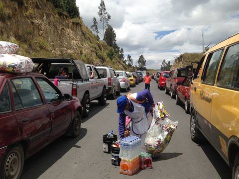 Muchos ecuatorianos cruzaron frontera norte para abastecerse en Colombia
