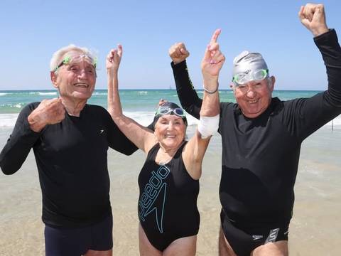 Estos abuelitos cruzan a nado el mar de Galilea desde hace 50 años