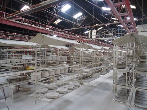 Las fábricas de cerámica buscan producir al 100% 