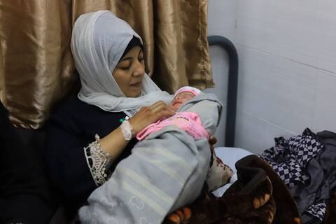 A diario nacen unos 180 bebés en Gaza en medio de hacinamiento y precarias condiciones de higiene 