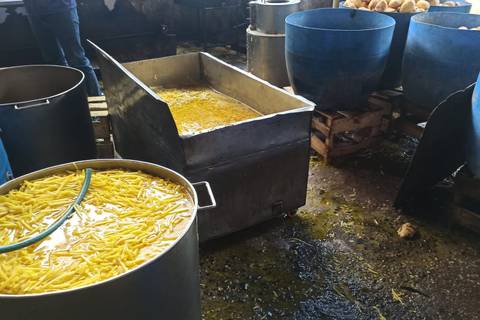 Clausuran en Cuenca planta de papas fritas por irregularidades sanitarias y uso de insumos no declarados
