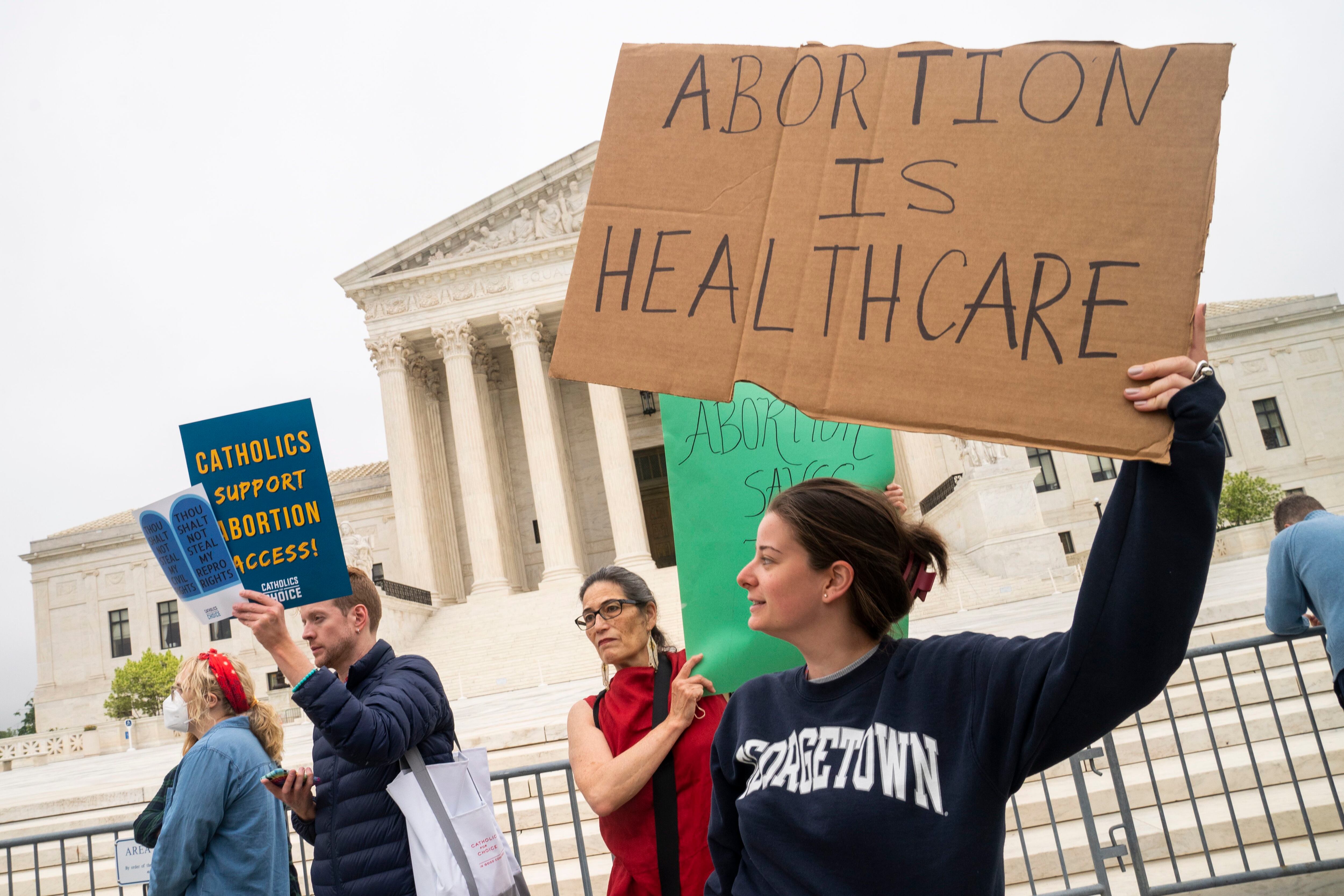 Revocar el derecho al aborto en Estados Unidos podría llevar a 21 estados a prohibirlo