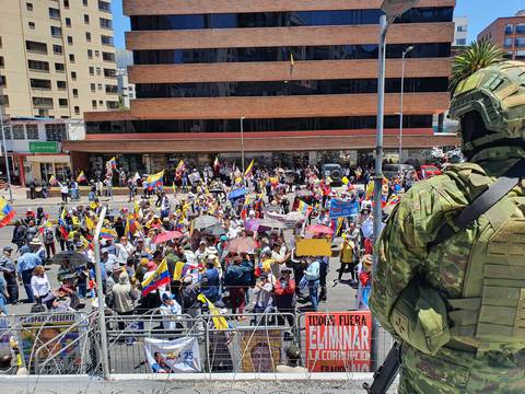 Colectivo ciudadano protesta frente al Consejo Nacional Electoral y pide la renuncia de los consejeros