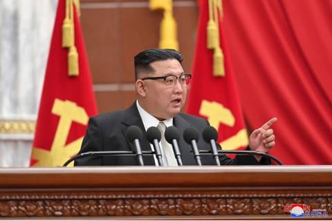 Kim Jong Un urge al ejército de Corea del Norte a adelantar preparativos para una posible guerra contra Estados Unidos
