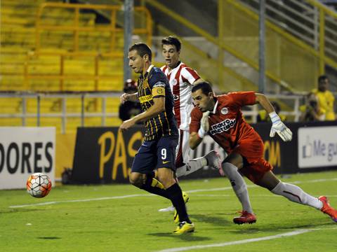 Rosario Central golea 4-1 al River de Uruguay en Copa Libertadores