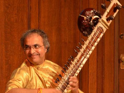 El maestro Shubhendra Rao trae desde la India su música por primera vez a Guayaquil