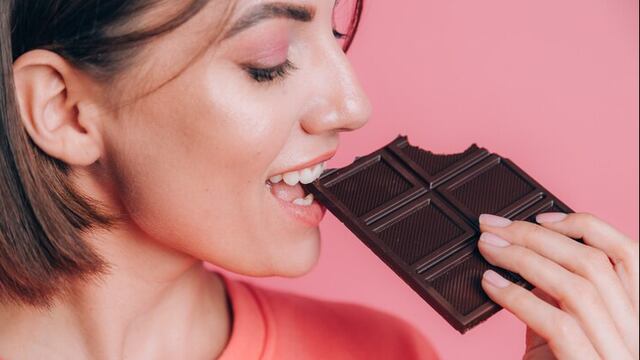 La razón por la que el chocolate amargo puede ayudar a bajar la presión arterial alta ¿Cómo y cuándo comerlo?