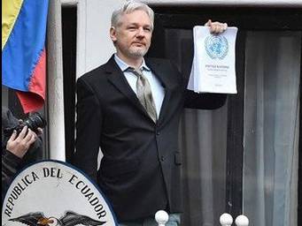 Julian Assange vuelve a condicionar su salida hacia Estados Unidos