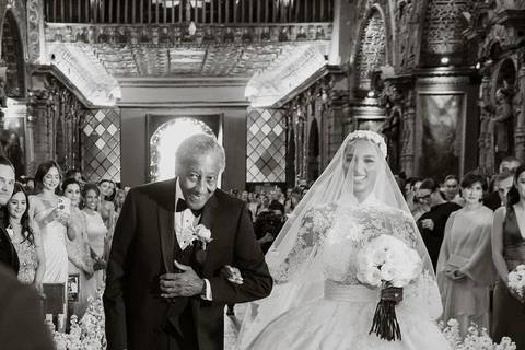 La modelo Jasmine Tookes, en duelo por la muerte de su abuelo, comparte fotos del recuerdo de su boda en Ecuador