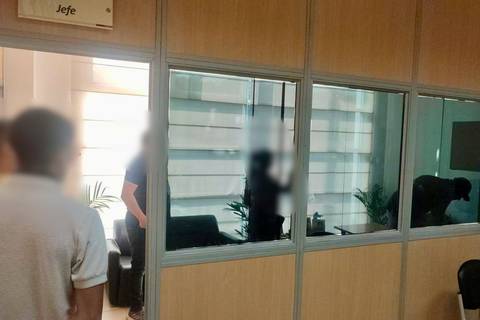 Prisión preventiva para  16 detenidos, incluidos policías y agentes de la CTE, durante allanamientos en Manabí