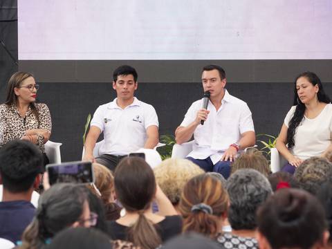 Daniel Noboa entrega becas internacionales e inaugura el primer Espacio Integral Familiar, en Guayaquil