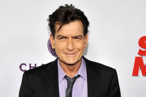 El actor Charlie Sheen es atacado en su casa en California